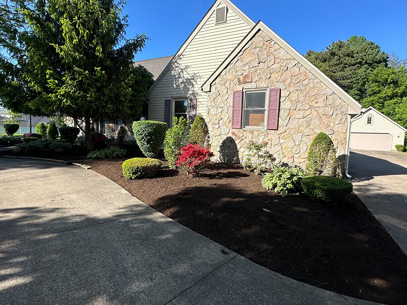 Front planting beds in Pepper Pike, OH